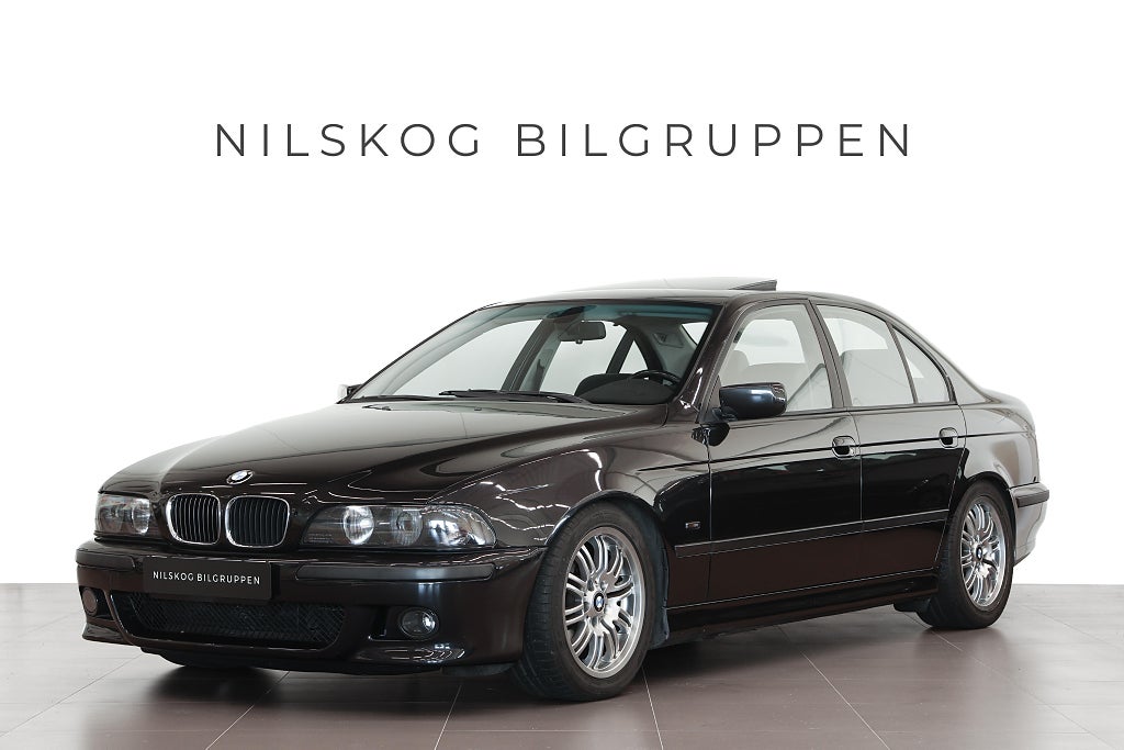 BMW 540i E39 286hk | Taklucka | Komfortstolar | Svart läder|HiFi