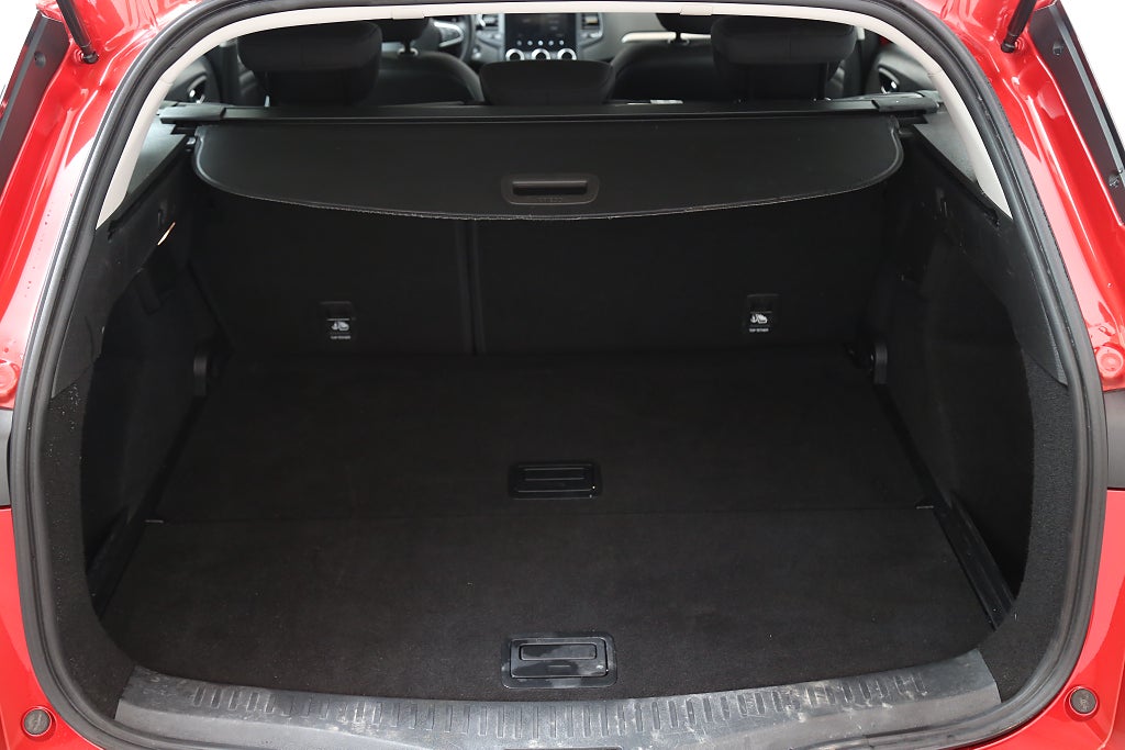 Renault Mégane Sport Tourer 1,3 TCe 140hk Keyless P-Sensorer Leasbar 2023