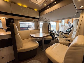 Husbil-integrerad Concorde Credo 840 L IVECO (170HK AUTOMAT) Långbädd! Stort badrum! ALDE! 2 av 26
