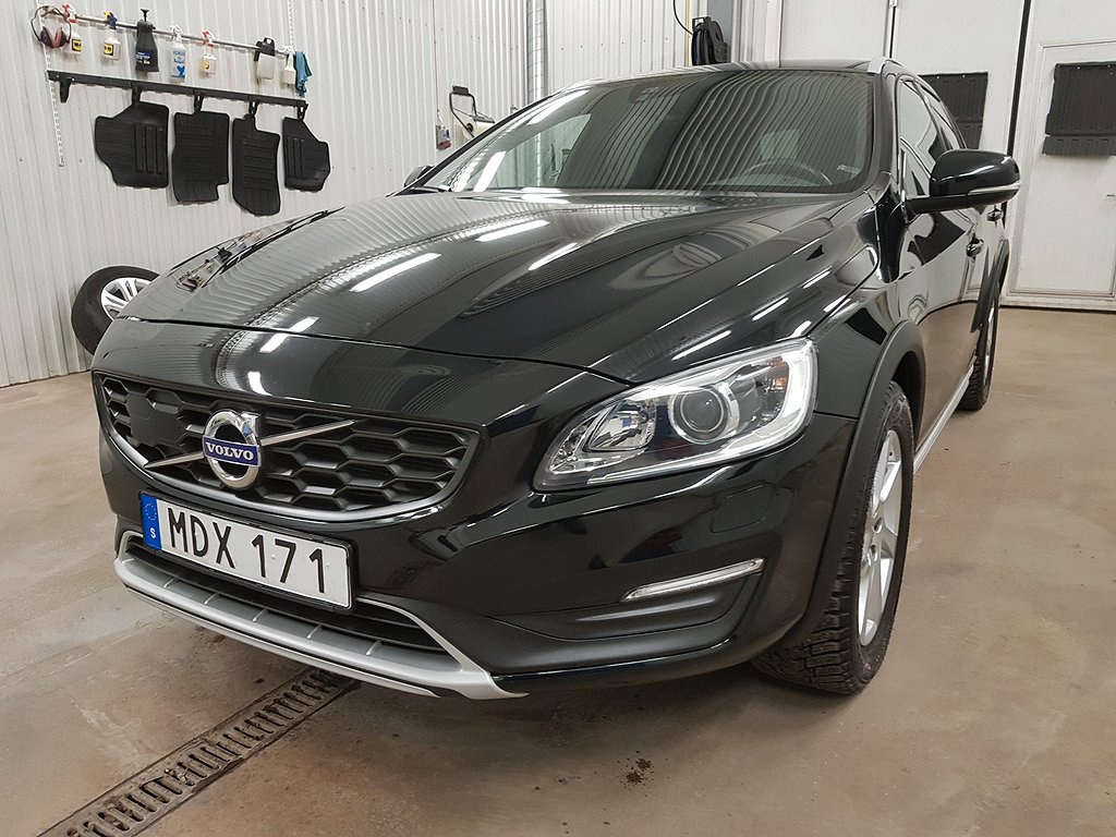 Volvo V60 Cross Country D4 AWD AUT 5-cyl Summum 6200mil