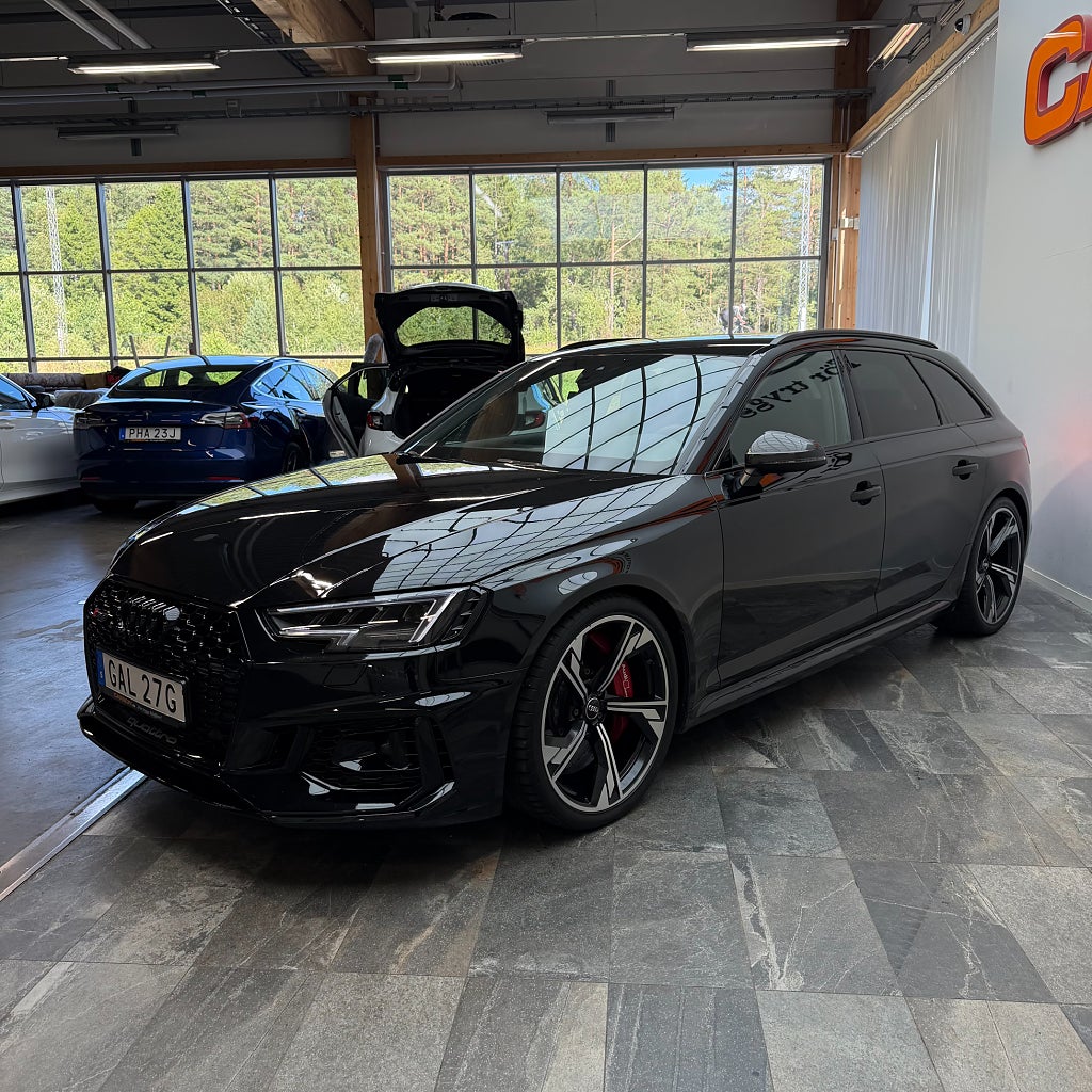 Audi RS4 2.9 TFSI V6 Q Kolfiber Massage Keramiska B&O Sv-såld