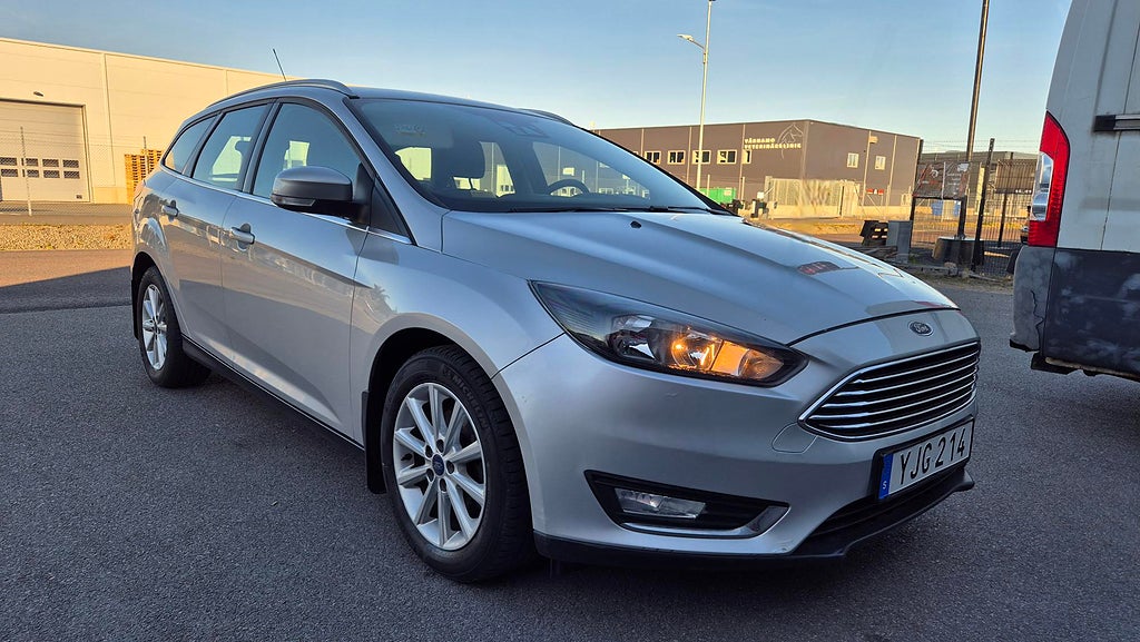 Ford Focus Kombi 1.0 EcoBoost SelectShift Titanium EU6 125 hk