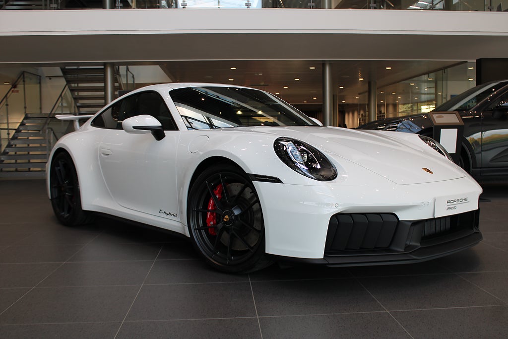 Porsche 911 Carrera 4 GTS 