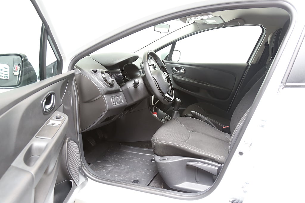 Renault Clio 1,2 75hk Expression 5D | P-Sen | Bluetooth | Nybesikt 2016