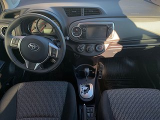 Halvkombi Toyota Yaris 37 av 39