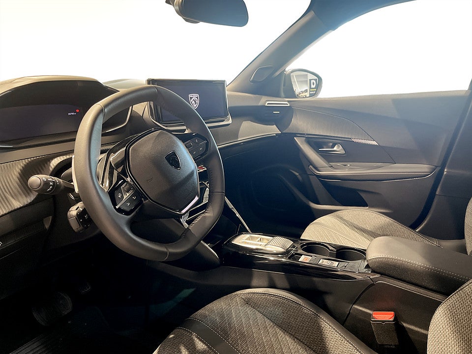 Bild på Peugeot 2008 Allure 1.2 PT 130hk Aut B-KAMERA CARPLAY