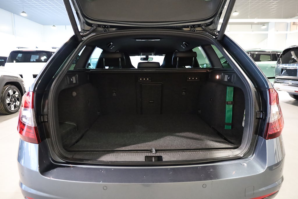 Skoda Octavia 2.0 TDI RS AUT 4x4 Navi Värmare Kamera Canton CarPlay 2018
