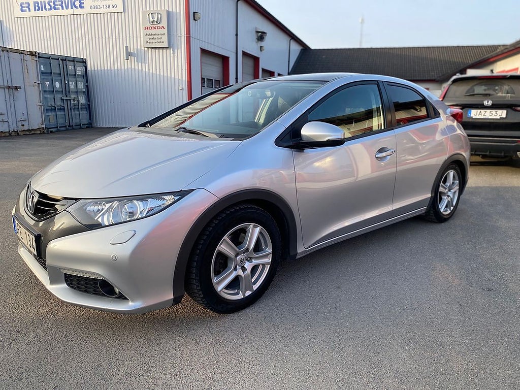 Honda Civic 1.8 i-VTEC Executive Automat, drag, värmare