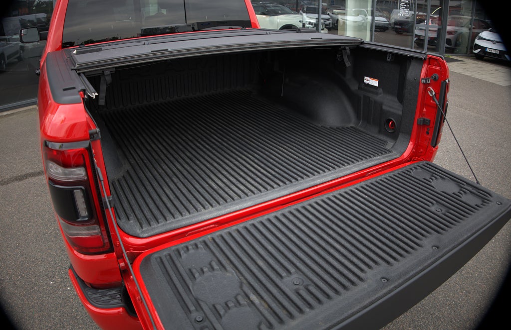 RAM 1500 Laramie Crew Cab 5.7 V8 HEMI 4x4 NIGHT LÅGSKATT