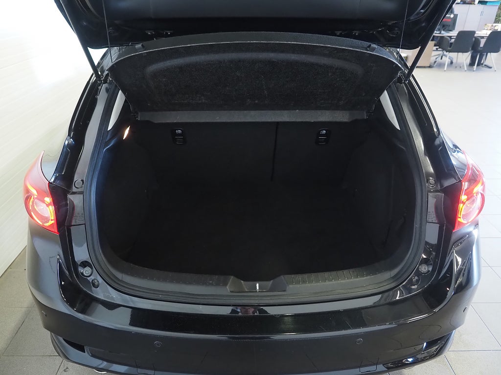 Mazda 3 Sport 2.0 SKYACTIV-G 120hk Vision Motorvärmare Navi 2018