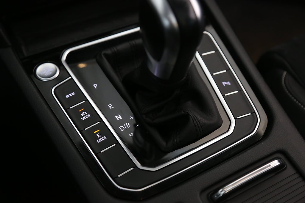 Volkswagen Passat Sportscombi GTE Executive Cockpit Panorama Värmare Drag 2020
