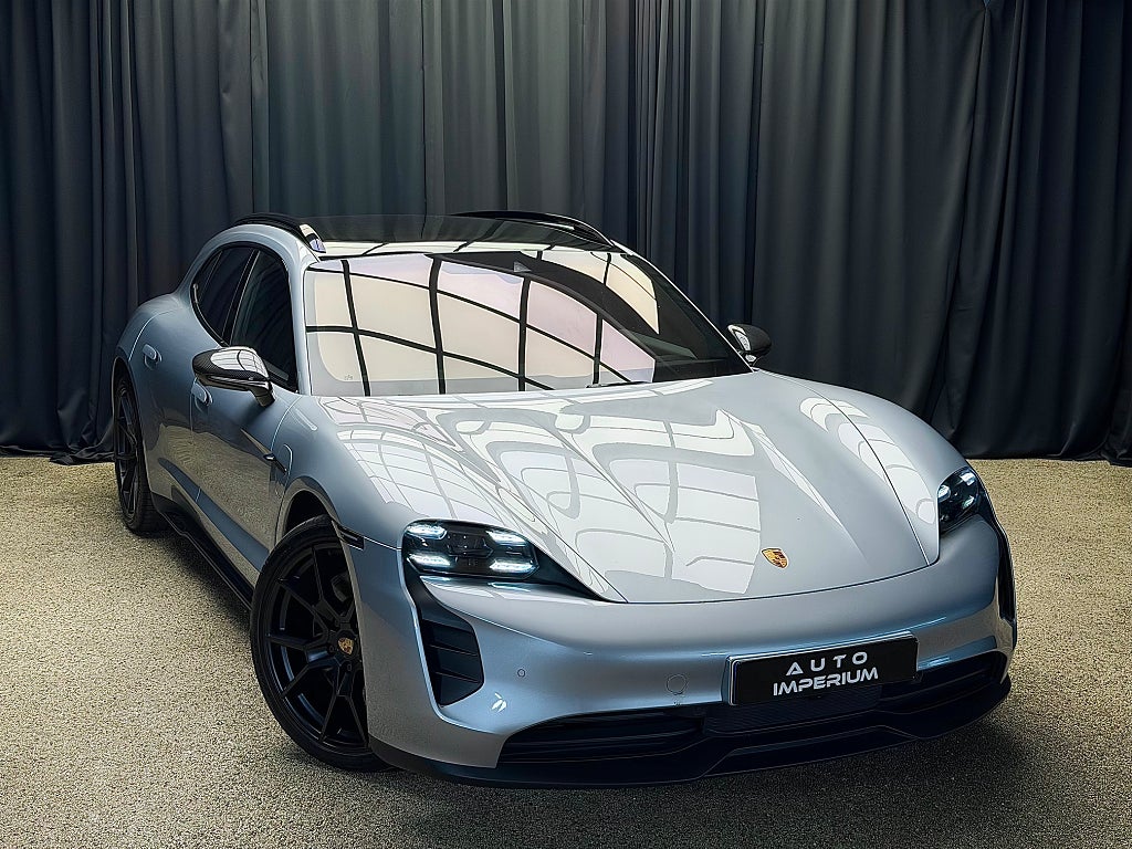 Porsche Taycan GTS Sport Turismo Pano Bose Pass-Display 360° 18-vägs 