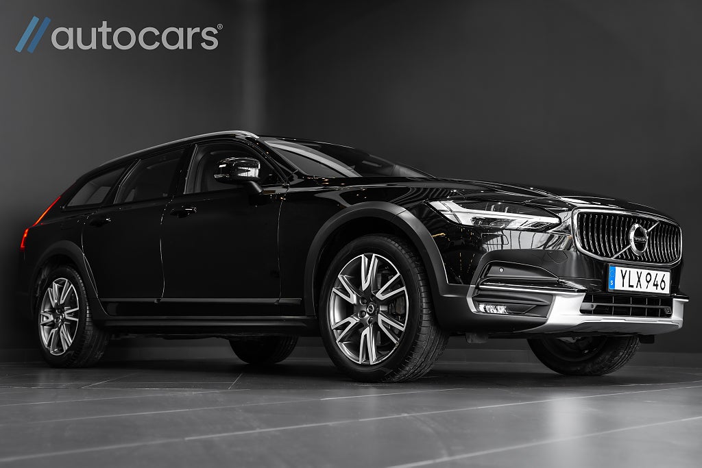 Volvo V90 Cross Country D4 AWD Läder|Navigator|Backkamera|19"|Voc|Drag|Keyless