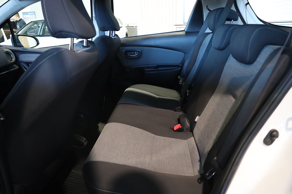 Toyota Yaris Hybrid e-CVT Active Kamera Blåtand Nyservad 2017