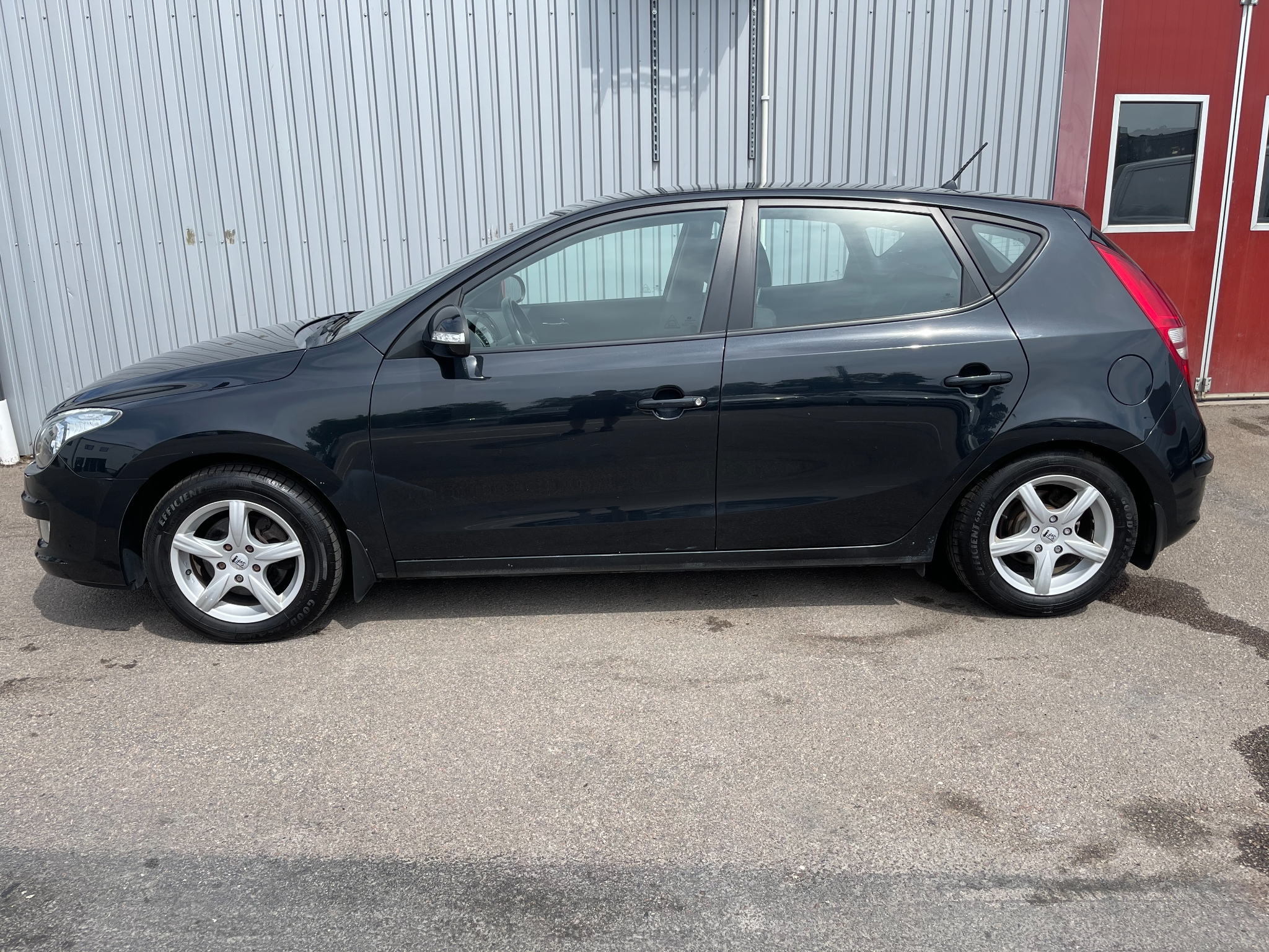 Hyundai i30 1.6 CRDi 90hk 2009, bild 2/39