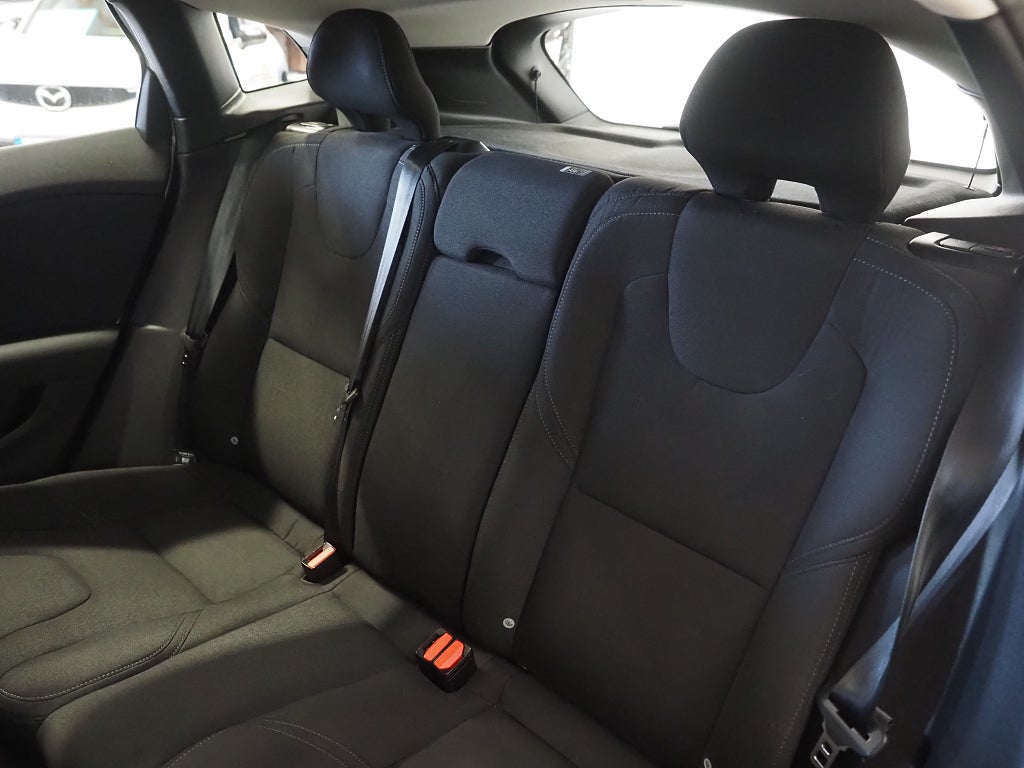 Volvo V40 D2 Business 120hk Drag P-Sen VOC D-Värm 2018