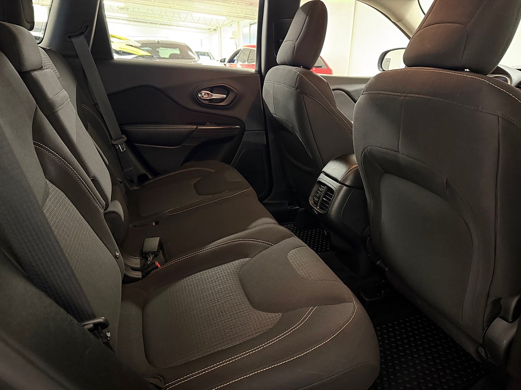 Jeep Cherokee 2015 - miniatyr 11