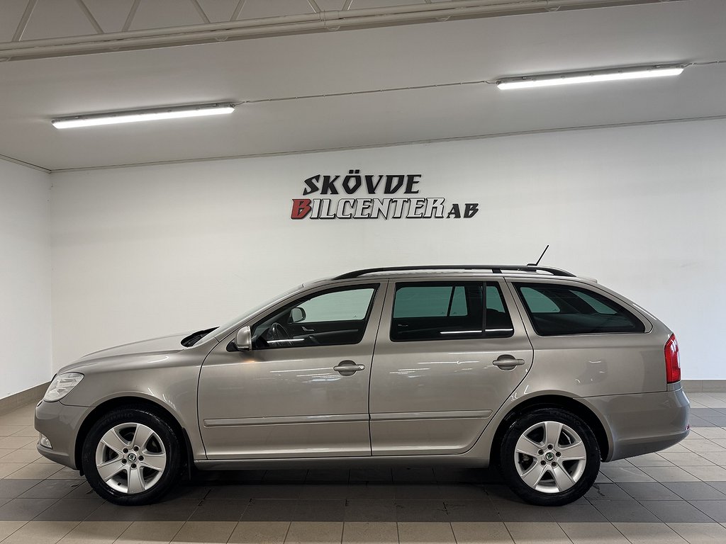 Skoda Octavia 1.6 TDI Elegance/1-Ägare/9800Mil/Värmare/Drag 