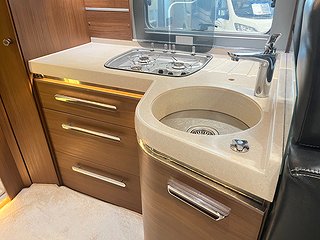 Husbil-integrerad Niesmann ARTO 88 F 17 av 31