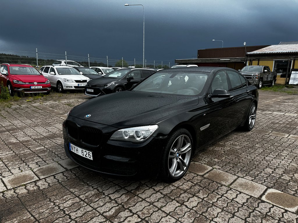 BMW 740 d xDrive 313HK M-SPORT SOFTCLOSE NAVI DRAG VÄRMARE