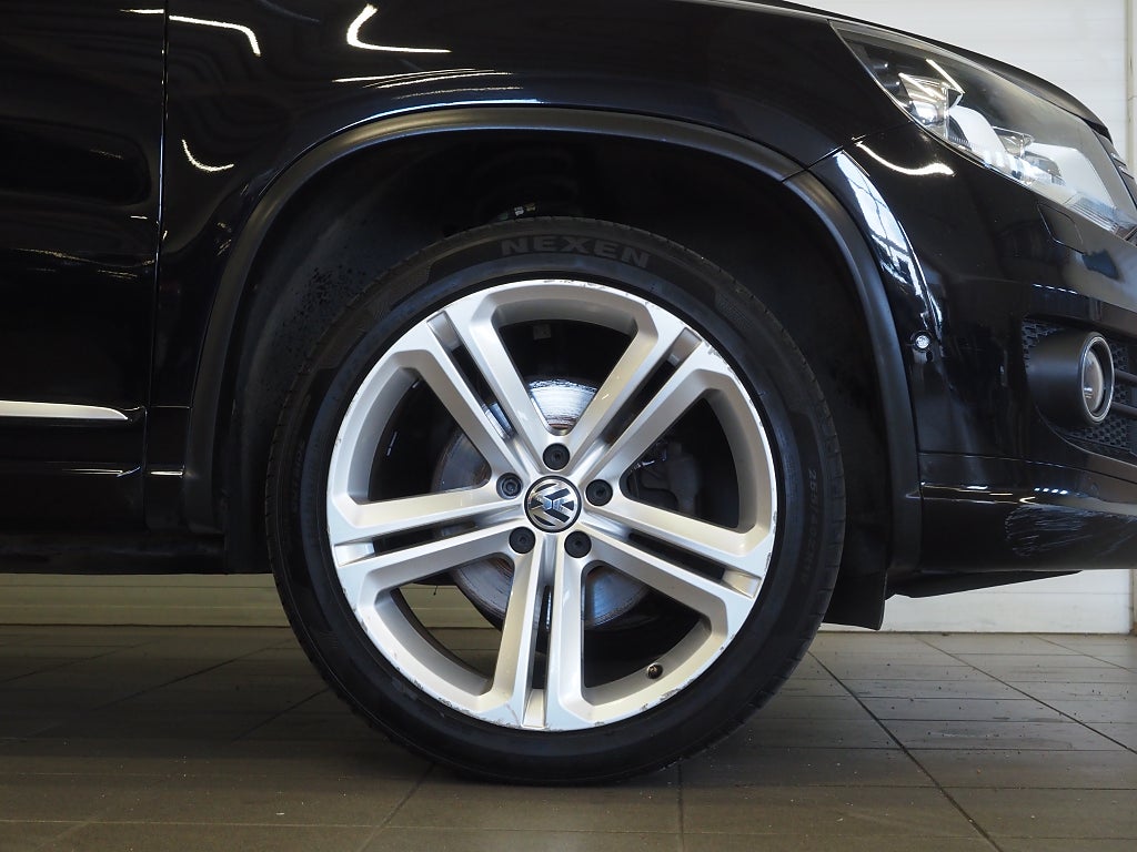 Volkswagen Tiguan 2.0 TDI 4Motion R-Line Pluspaket Pano Skinn Drag D-Värm 2015