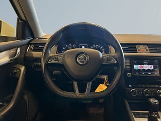 Skoda Octavia Kombi 1.8 TSI 4×4 Drag/P-sens/AdaptivFart/MoK-värm – bild 9