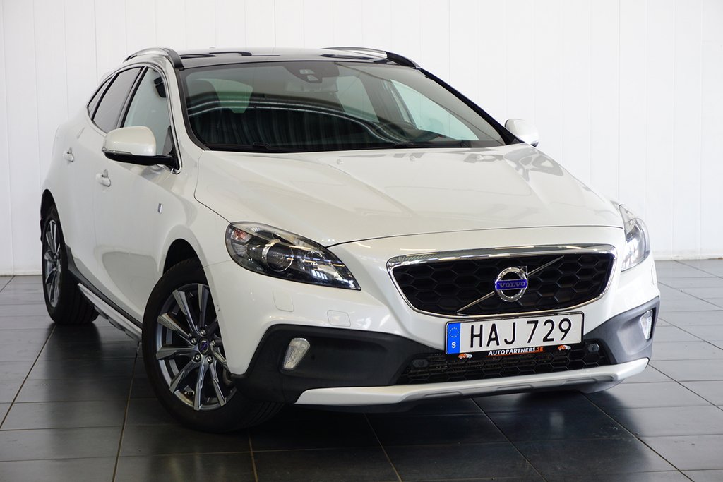 Volvo V40 Cross Country T3 Momentum Ocean Race Nav Pano Drag