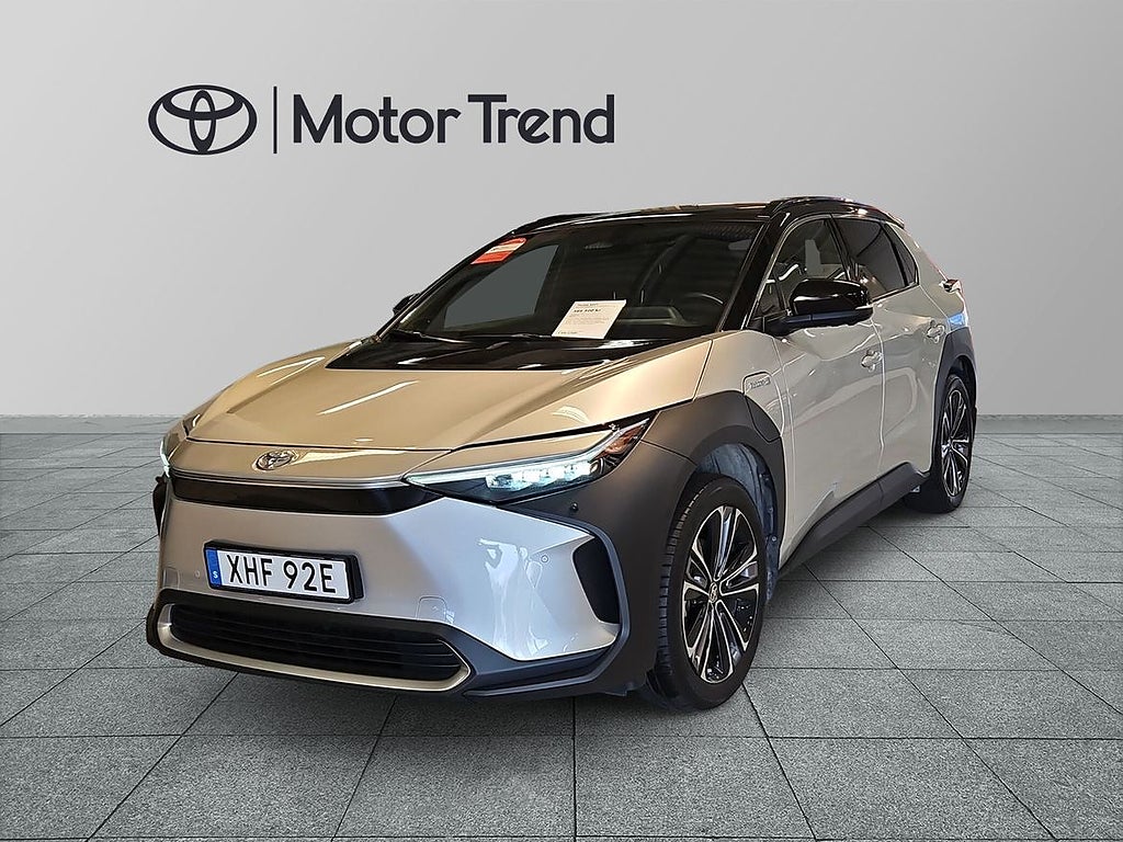 Toyota bZ4X AWD EXECUTIVE PANORAMAGLASTAK BI-TONE INK VINTERHJUL/DRAGK...