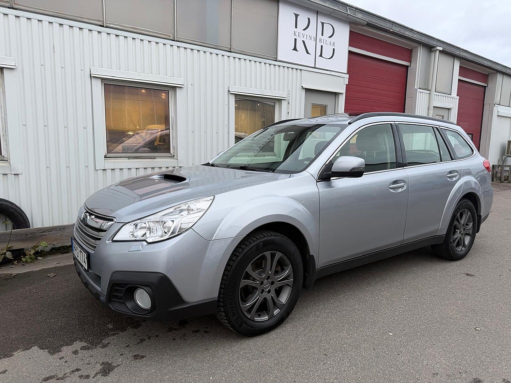 Subaru Outback 2.0 4WD Lineartronic Business Navi / Taklucka