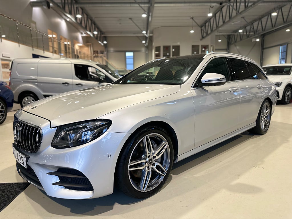 Mercedes-Benz E 220 T d 9G-Tronic AMG Line / Drag Pano Burmester 