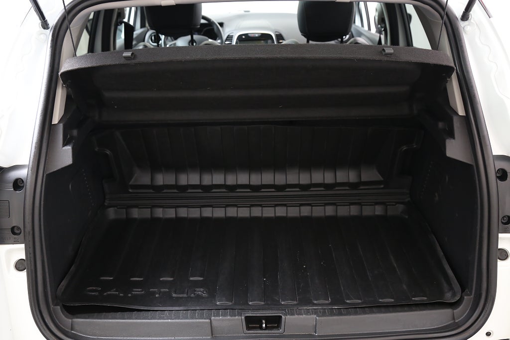 Renault Captur 1,2 TCe BOSE Navi Kamera Pano ”En Svensk Klassiker”