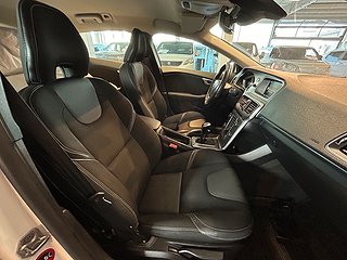 Volvo V40 D3 Momentum SoV/Dragkrok/P-sensorer/Nyservad/BT