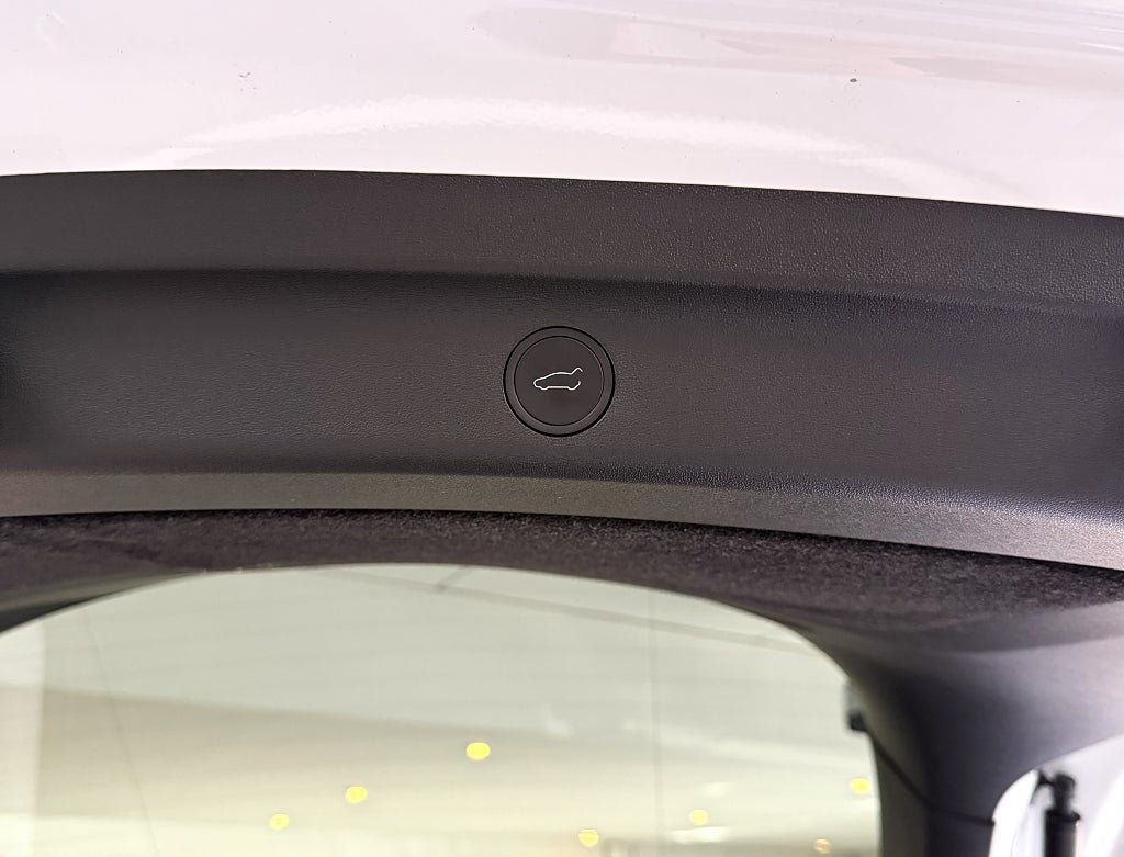 Tesla Model Y Long Range RWD Long Range VÄRMARE SKINN PANO SVENSKSÅLD
