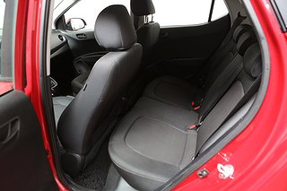 Halvkombi Hyundai i10 9 av 20