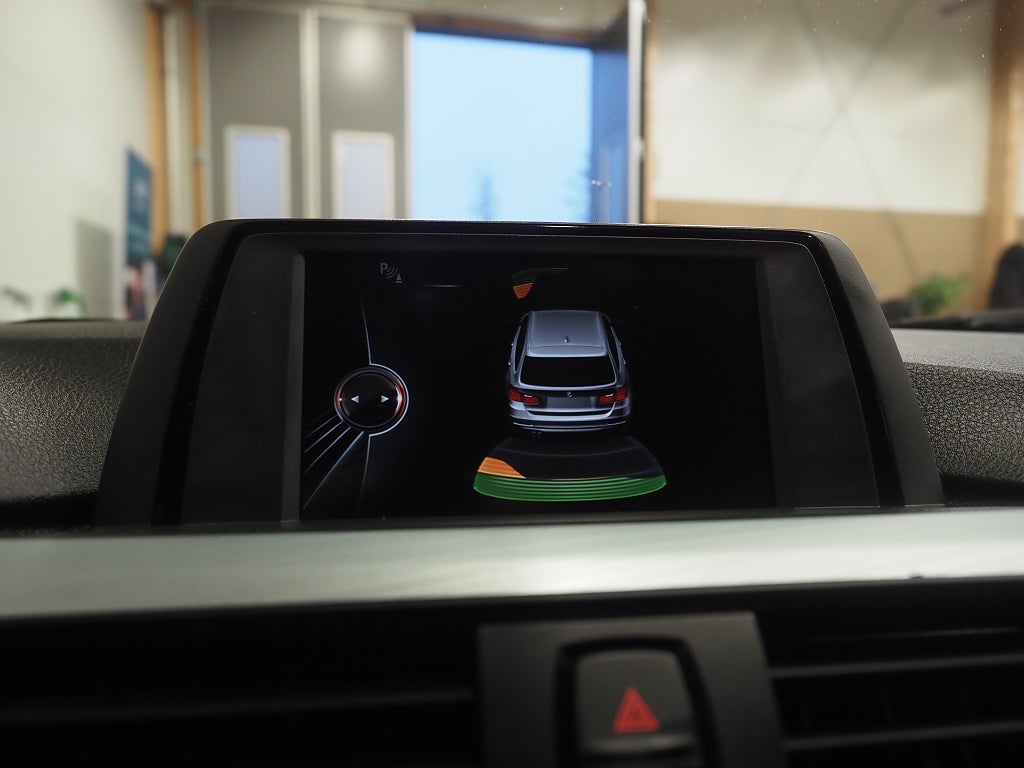 BMW 318 d Touring Steptronic Sport line PDC Farthållare 2015