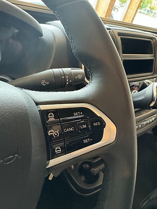 Husbil-halvintegrerad Robeta Kronos 180HK AUT Stor soffa bak! Långbädd & Popup-tak 4 av 29