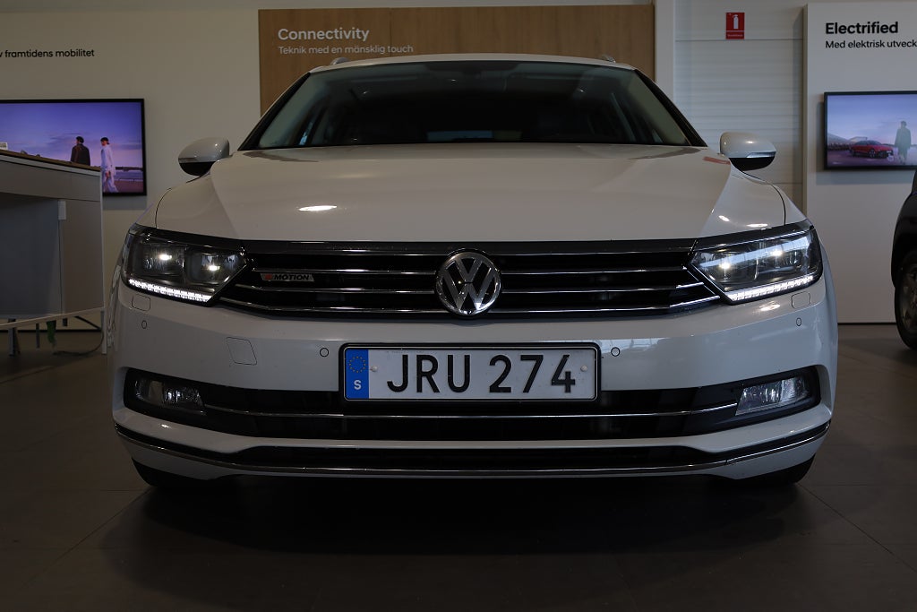 Volkswagen Passat Sportscombi 2.0 TDI AUT 4M Pano Drag Värmare Kamera 2016