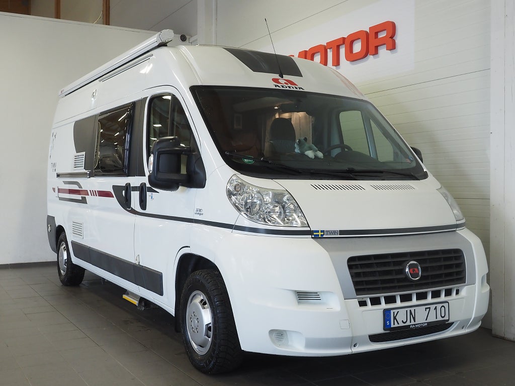 Adria Twin SP 120hk | Markis | Dragkrok | Under 6m | Plåtis