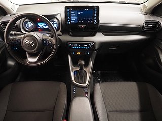 Halvkombi Toyota Yaris 14 av 23