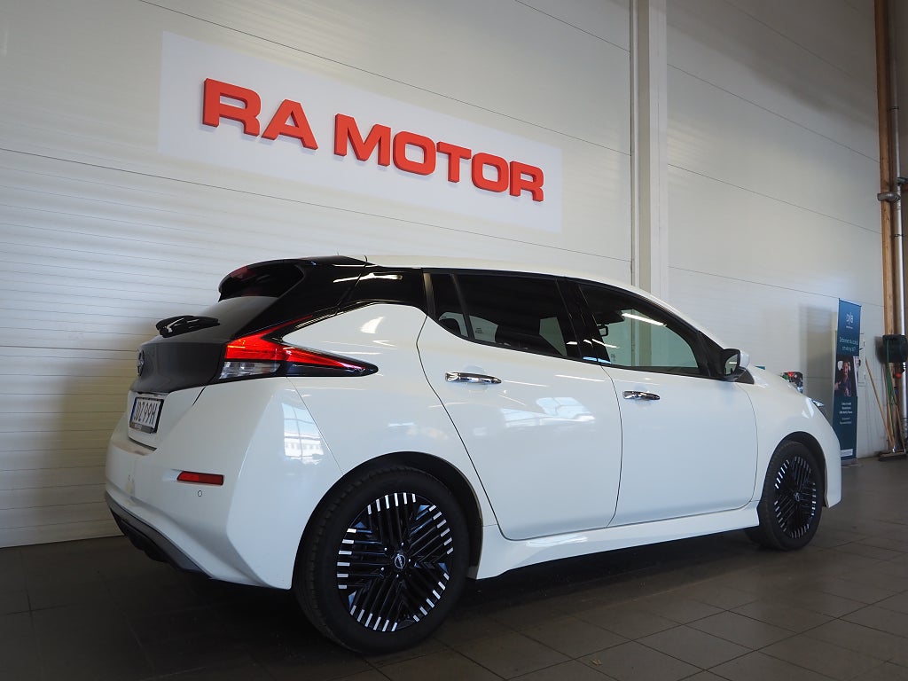 Nissan Leaf N-Connecta|40kWh|Värmepump|360 kamera