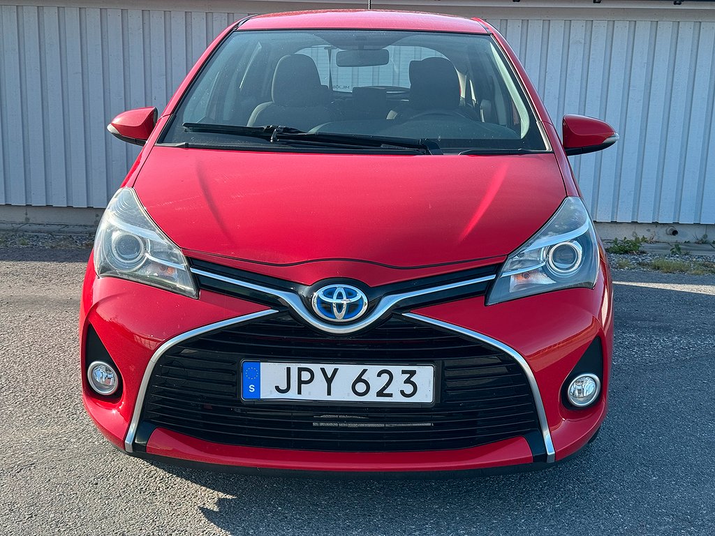 Toyota Yaris Hybrid e-CVT Active, Kamera, Välservad, Garanti