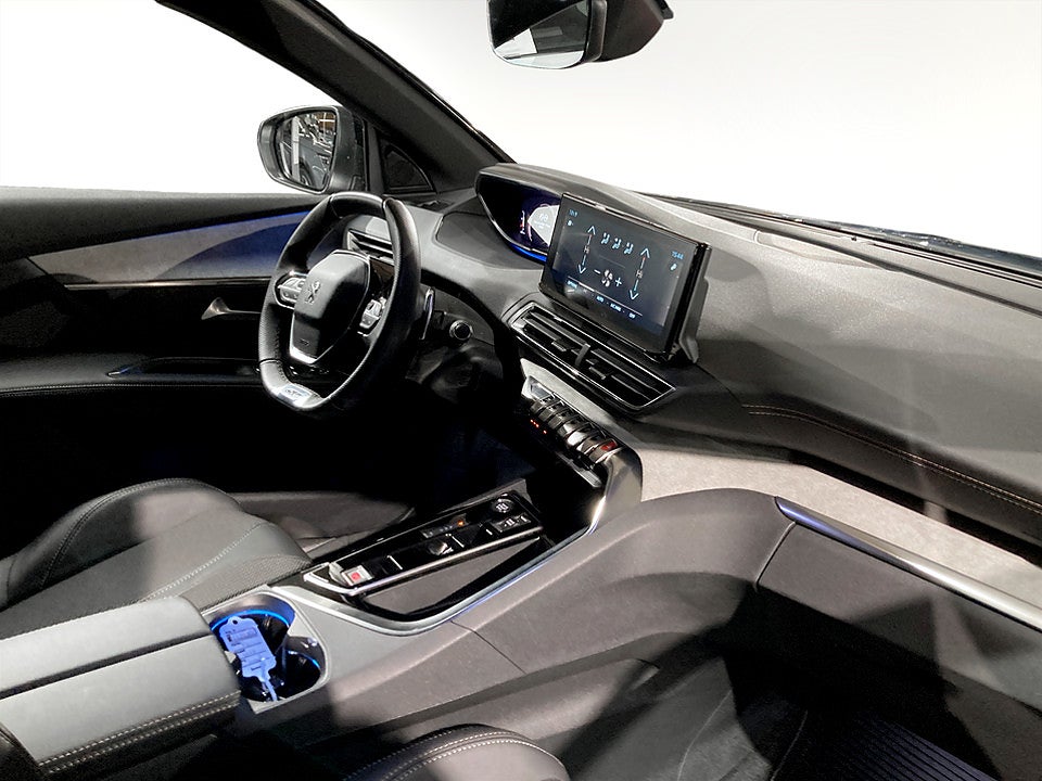 Bild på Peugeot 5008 GT 1.2 PT Aut 7-SITS B-KAMERA CARPLAY 130hk