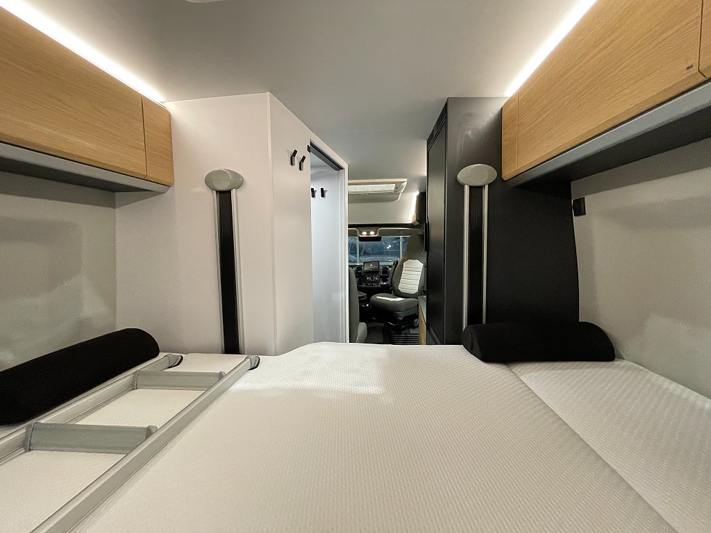 Adria Twin 640 SGX /Automat /höj & sänkbar säng/Multimedia/ - Adria