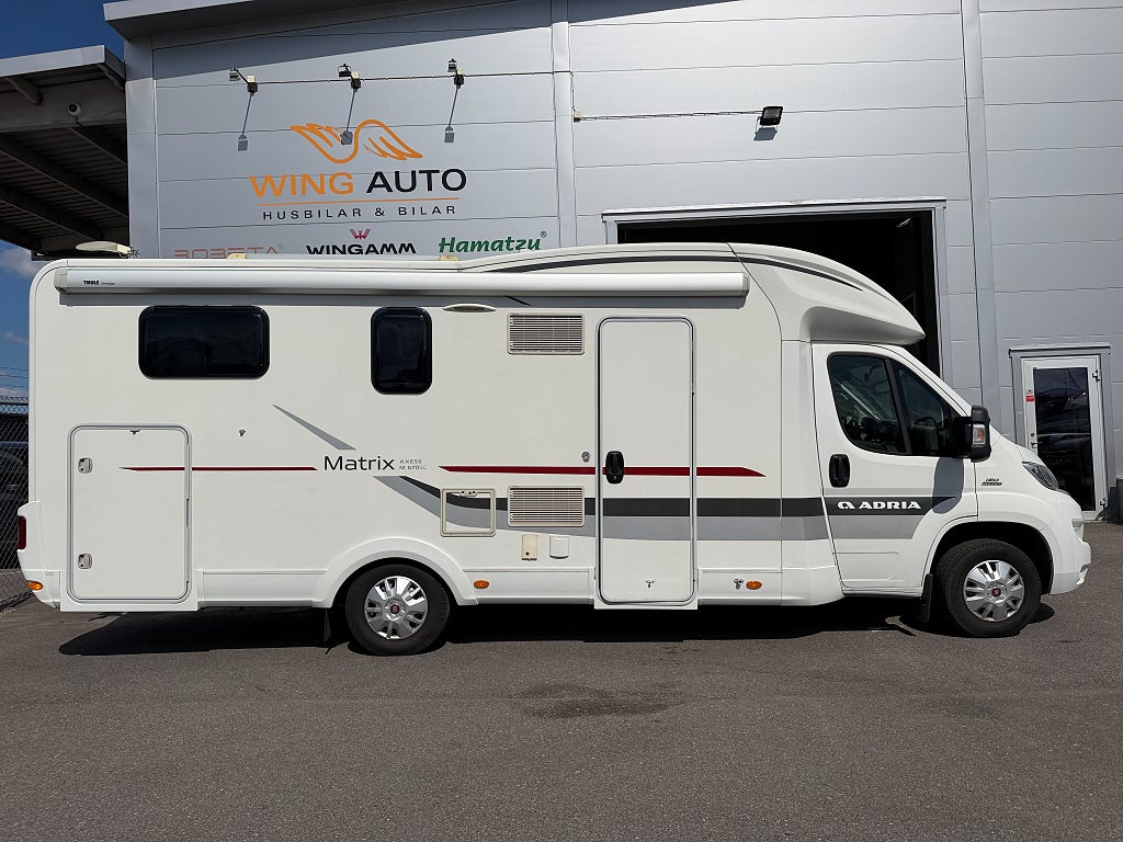 Adria Matrix Axess M 670 SC / Queensbed & taksäng! 5 bältade platser! 