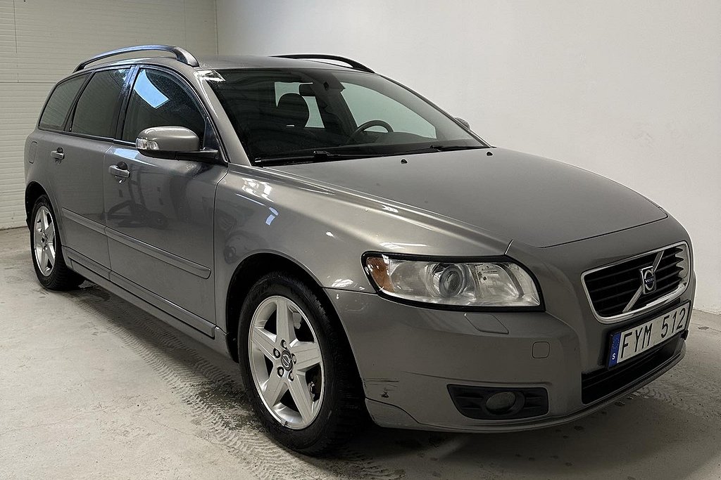 Volvo V50 2.4 Momentum //DRAG//AUTOMAT//NAVI//NYBESIKTIGAD