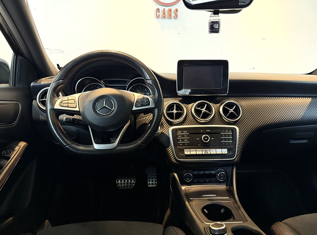 Mercedes-Benz A 200 d 7G-DCT AMG Line PANORAMA NIGHT PACK B-KAM