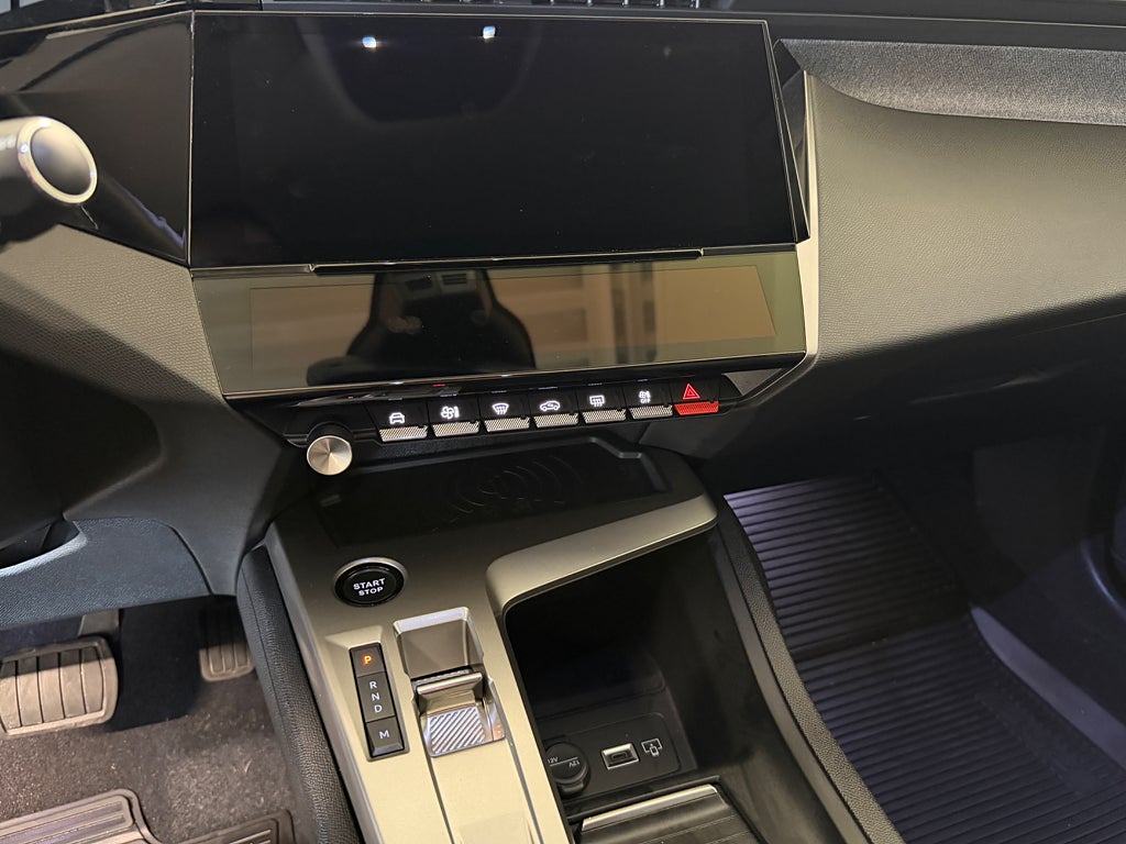 Peugeot 308 SW Hybrid 145 1.2 PT 145 e-DSC Avt drag  Demobil thumbnail
