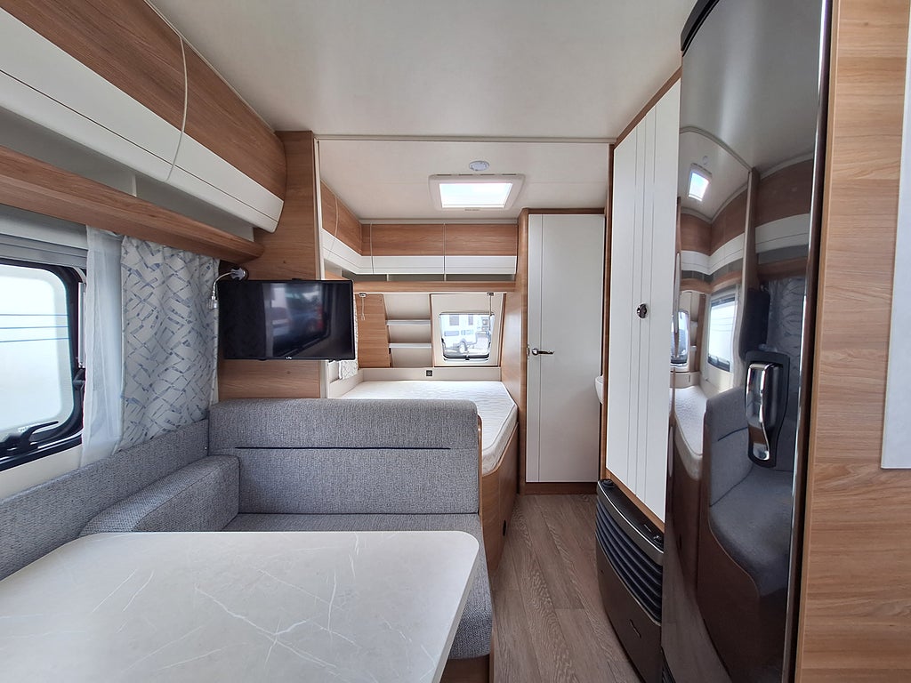 Hobby De Luxe 400 SFe Dubbelbädd, 1 Ägare