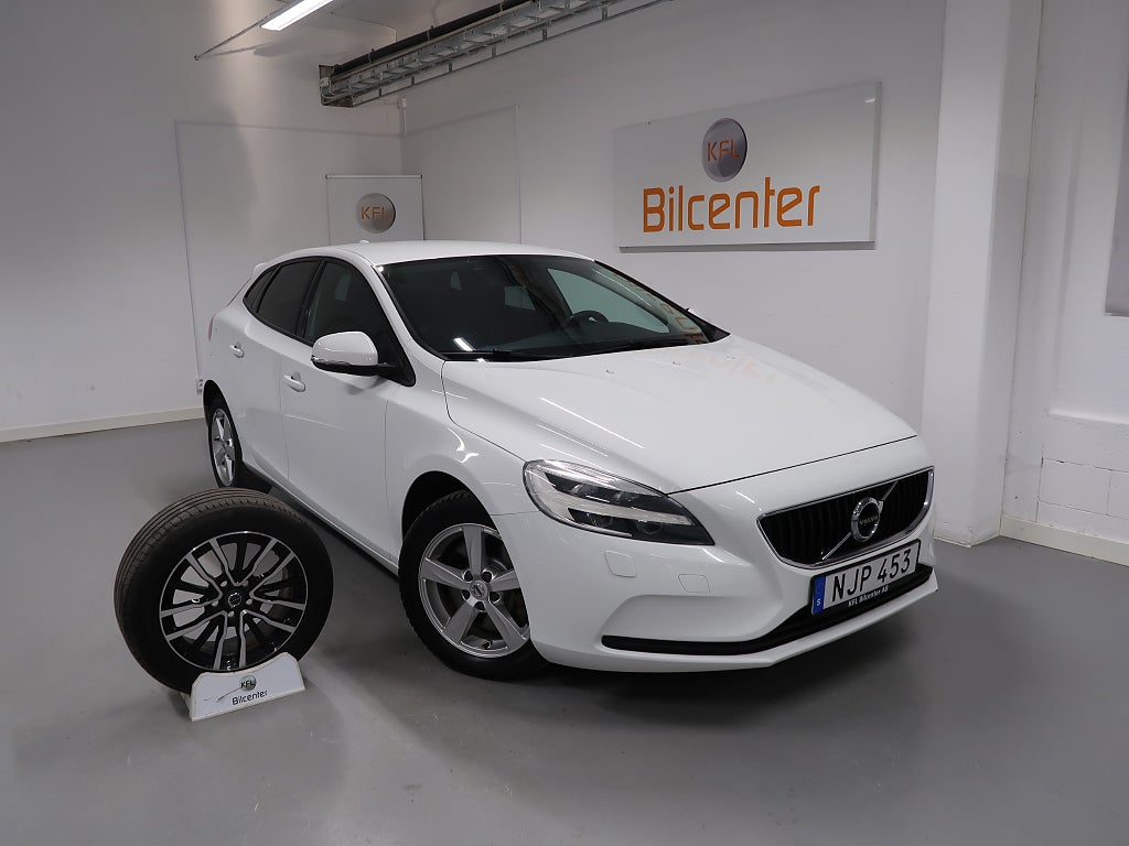 Volvo V40 *JANUARIREA* D3 V-Däck ingår Värmare-LED-Farthållare-BT