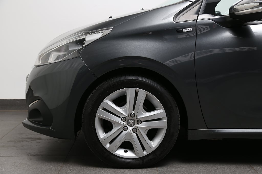 Peugeot 208 1,2 PureTech 82hk Style 5-dörrar P-sensorer Nybesikt 2016